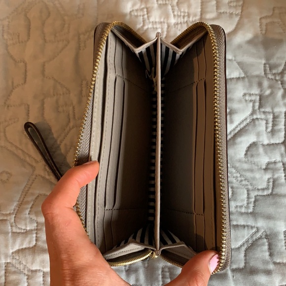 Kate Spade Wallet - Picture 4 of 4